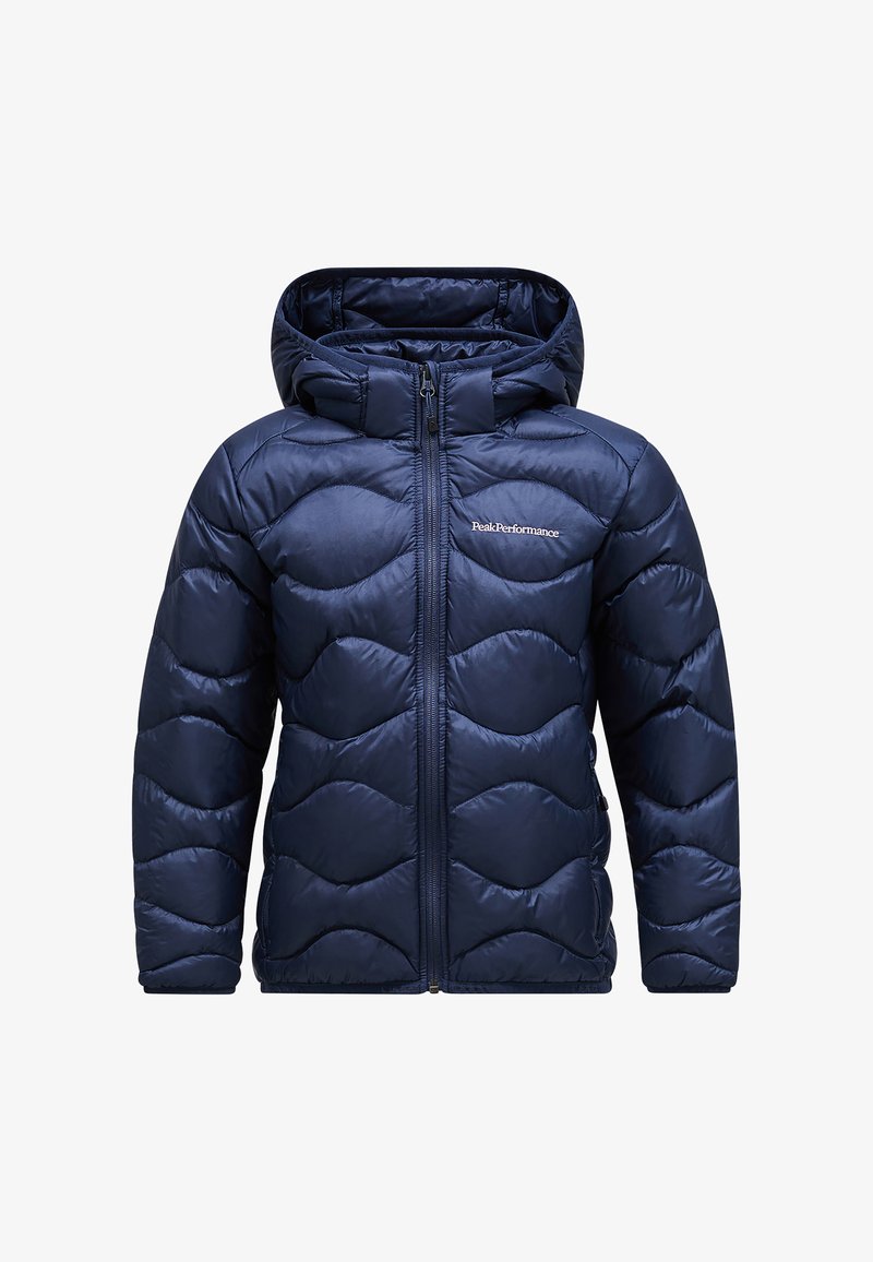 Veste matelassée bleu marine avec un motif en vagues piquées, capuche, fermeture éclair avant et logo Peak Performance sur la poitrine. Fini en textile lisse.