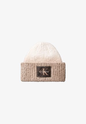 Calvin Klein, MONOLOGO OMBRE RIB BEANIE - Плетена шапка - white alyssum