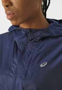 ASICS PACKABLE RUN JACKET - Runningjack - blue expanse