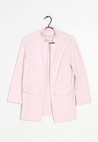 Ljusrosa kavaj med en figursydd design, utan krage, långa ärmar och två framfickor. Slen tygtextur.