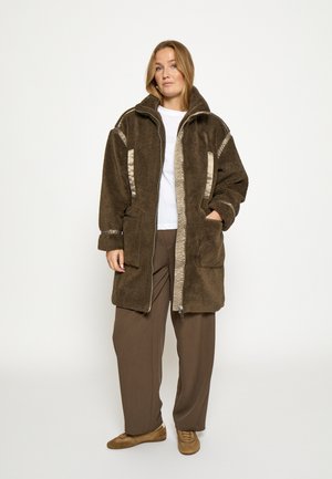 Zimný kabát - crocodile green