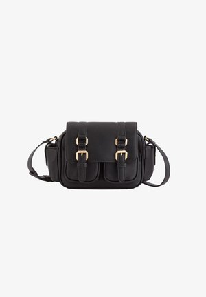 Schwarze Leder-Umhängetasche mit strukturierter Oberfläche, zwei vorderen Taschen, goldenen Hardware-Akzenten und einem verstellbaren Trageriemen.