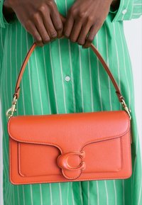 COACH TABBY SHOULDER BAG 26 - Rankinė - sun orange