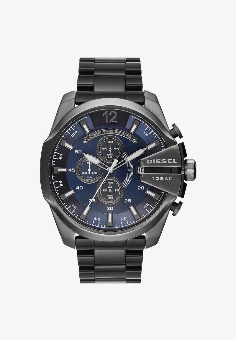 Montre en acier inoxydable noir avec un cadran bleu, trois sous-cadrans, des marqueurs d'heure audacieux et un affichage de la date. Elle est dotée d'un bracelet texturé et d'une grande lunette.