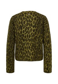 Pull duveteux vert et marron à manches longues avec imprimé léopard, vu de dos avec un petit bouton métallique rond près de l'encolure.