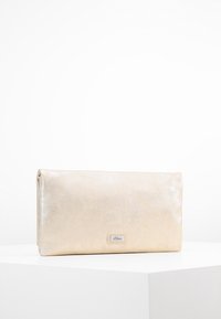 Metalická krémová psaníčko z texturovaného syntetického materiálu. Hladký obdélníkový design s logem na přední straně.