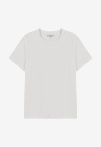 Vit t-shirt med kort ärm gjord av mjuk bomull. Har rund hals och avslappnad passform, med en slät yta och utan synliga mönster.