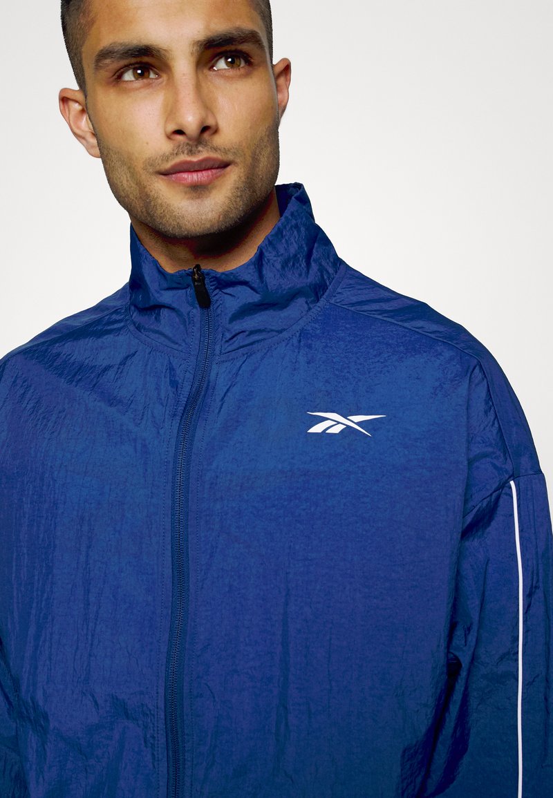 Herren Trainingsanzüge | Reebok WOR Trainingsanzug batik blue/blau - DN91677 Herren Trainingsanzüge | Reebok WOR Trainingsanzug batik blue/blau - DN91677