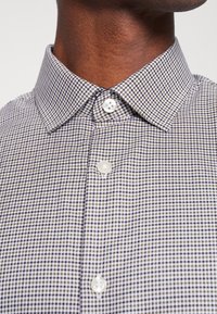 Selected Homme SLHSLIMNEW MARK  - Camisa - winter moss