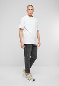 2Y Premium Karcsúsított farmerek - black