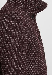 NAF NAF Klasický kabát - bordeaux