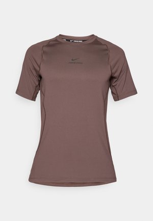 Braunes Nike Pro Kurzarm-Kompressionsshirt mit Rundhalsausschnitt und schwarzem Logo, zentriert auf der Brust.
