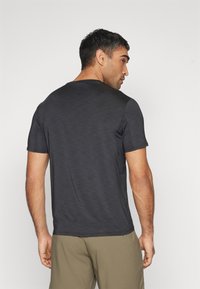 Reebok ATHLETE 2.0 CHILL - Sports T-shirts - black