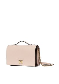 Borsa a mano in pelle rosa chiaro con logo dorato, bordi neri e tracolla a catena removibile, caratterizzata da una forma rettangolare strutturata.