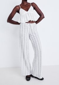 BDG Urban Outfitters Kalhoty - off-white