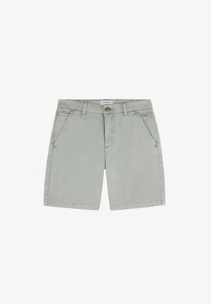 Lys grå shorts med knaplukning, fem lommer og lige snit, lavet af blødt bomuldsblandet stof.