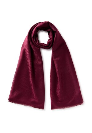 Longue écharpe bordeaux avec un motif tissé subtil et des bords effilochés, pliée en boucle lâche sur fond blanc.