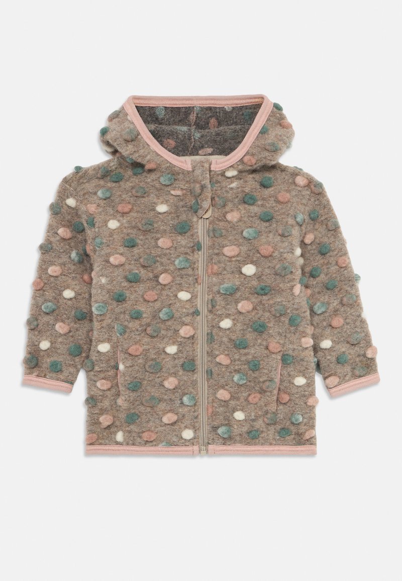 Veste zippée à capuche pour tout-petits en tissu brun duveteux avec des pois roses, verts et blancs en relief et des finitions roses aux poignets et à l'ourlet.