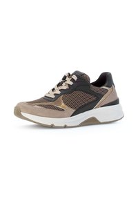 Beige en zwarte sportschoen met mesh panelen, bovenwerk van suede en een geribbelde rubberen zool. Beschikt over platte veters en lichte demping.