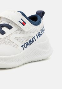 Tommy Hilfiger CONNOR UNISEX - Sneakers basse - white/blue