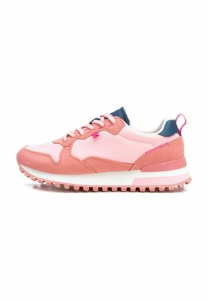 Zapatillas de ante rosa y sintético con una entresuela blanca, suela texturizada y acentos en azul marino. Cuenta con cordones y una pestaña en el talón.