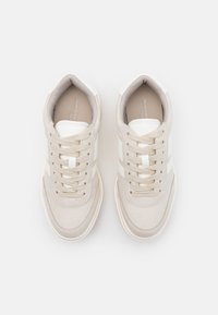 Madden Girl NAVIDA - Joggesko - white ice
