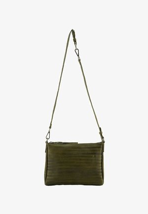Sac bandoulière olive en matériau texturé, avec des coutures horizontales, une fermeture éclair et une bandoulière ajustable.