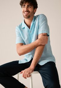 Next SHORT SLEEVE CUBAN COLLAR - Vapaa-ajan kauluspaita - light blue