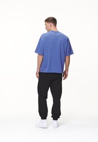 Pegador LOGO BOXY TEE - Základné tričko - washed retro blue/white gum