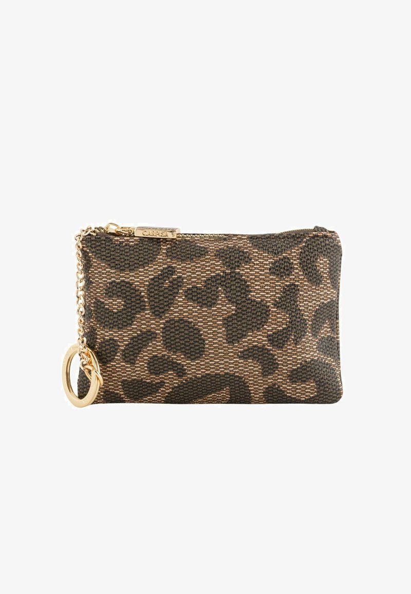 Pung i leopardprint med lynlås i brunt og sort stof med en guld kæde og ringe vedhæftning. Struktureret form med en tekstureret overflade.