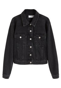 Chaqueta de mezclilla negra con cierre delantero de botones, dos bolsillos en el pecho con solapa y botones, mangas largas y cuello puntiagudo.