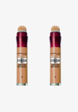 Deux tubes de correcteur beige avec des applicateurs en éponge arrondis, des bouchons bordeaux et des bases transparentes étiquetées "Effaceur" et "10".