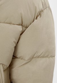 Bershka Zimní bunda - khaki