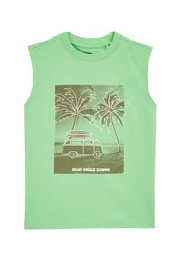 Zelena majica brez rokavov iz bombaža, ki ima belo grafiko furgona z surfboards in palmami. Besedilo pravi "Blue Ridge Denim."