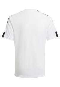 Camiseta deportiva blanca de manga corta, con acentos negros en los hombros y un cuello redondo. Tela suave y ligera.