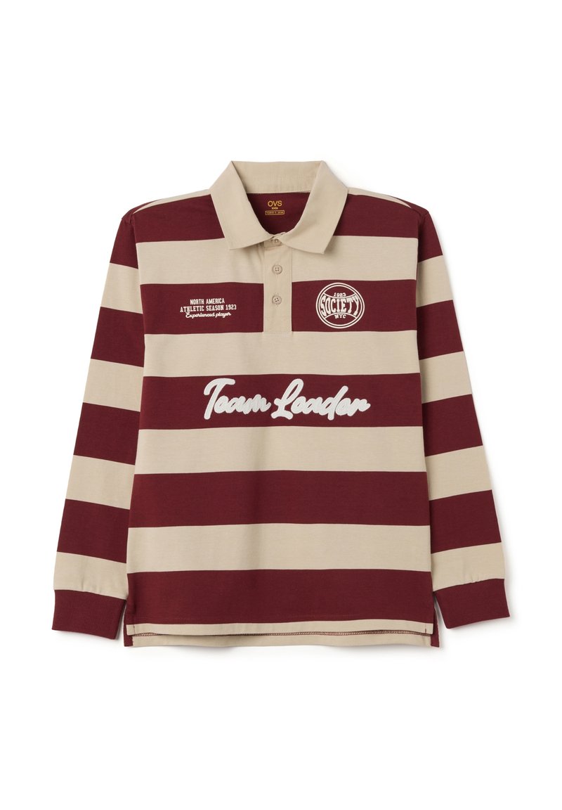 Langärmliges Polohemd mit maroon- und beige-farbenen Horizontalstreifen, einem Kragen und vorderseitigen Textgrafiken, aus Baumwollstoff gefertigt.