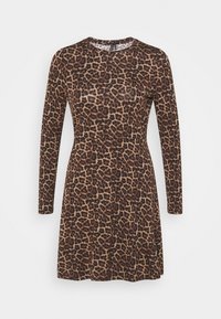 Robe en imprimé léopard avec des manches longues, fabriquée en tissu doux et extensible ; dotée d'un col rond et d'une silhouette légèrement évasée.