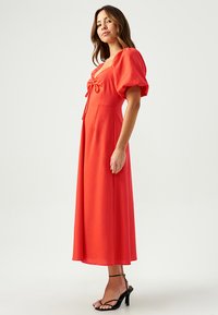 SÁVEL LUA MIDI - Päevakleit - coral