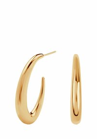 Złote kolczyki o zakrzywionym, wydłużonym kształcie, z błyszczącym wykończeniem i cienkim trzpieniem do mocowania.