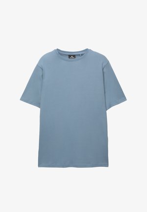 Lichtblauw T-shirt met korte mouwen, rond de hals, gemaakt van een gladde stof, met een relaxte pasvorm, rechte zoom en een minimalistisch ontwerp.