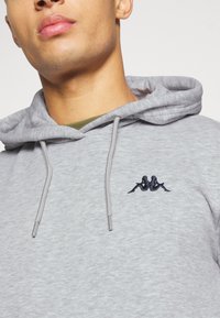 Kappa HOODED SWEATSHIRT SMALL LOGO - Jersey con capucha - high-rise melange