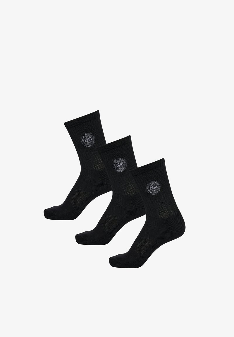 Czarne skarpetki do kostek, trzy pary, żebrowana struktura, logo z boku, wzmocnione pięty i palce, miękki materiał. Idealne do codziennego noszenia.