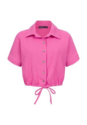 Vaaleanpunainen lyhyt cropped-paita, jossa on lyhyet hihat, nappikiinnitys, kaulus, elastinen helma ja nyöri vyötäröllä. Rypytetty kangas.