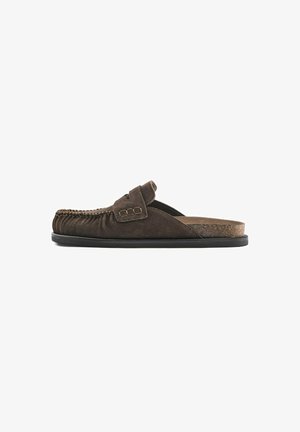 PULL&BEAR, FLAT CLOG-STYLE SHOES - Mules - dark brown
