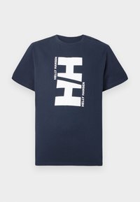 Marineblaues T-Shirt mit kurzen Ärmeln, auf der Vorderseite in der Mitte mit großem weißen "HH"-Logo und dem vertikal gedruckten Text "Helly Hansen".