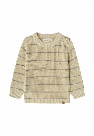 Pull en tricot crème avec des rayures grises horizontales, des poignets et un ourlet côtelés, et un col rond. Présente une petite étiquette de marque en bas.