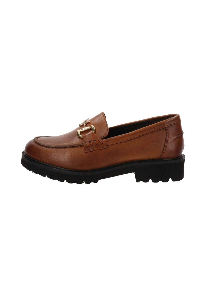Mocassino in pelle marrone con punta arrotondata, caratterizzato da un accento in metallo color oro e una suola in gomma nera testurizzata.