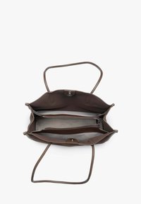 Brązowa torba na ramię z otwartą górą, posiada dwie wewnętrzne przegrody, jedną kieszeń na zamek oraz cienkie paski na ramię.