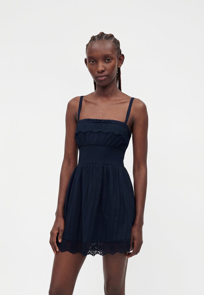 Hollister Co. HERITAGE TRIM SKORT MINI - Day dress - dark blue - Zalando.co.uk Hollister Co. HERITAGE TRIM SKORT MINI - Day dress - dark blue - Zalando.co.uk