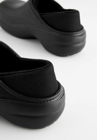 Next FOREVER COMFORT CLOSED TOE CHUNKY - Dřeváky - black